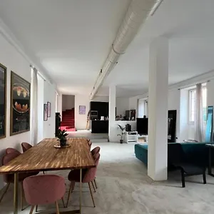 https://villa-la-casa-di-wayne.italymilanhotels.net